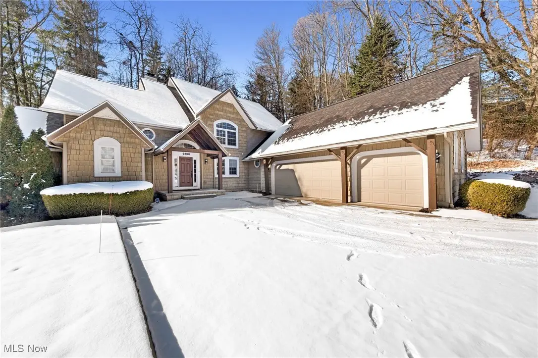 2300 Hampton Ledges Drive, Cuyahoga Falls, OH 44223 - Image #1