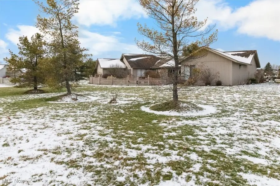 33025 Cobblestone Circle, North Ridgeville, OH 44039 - Image #3