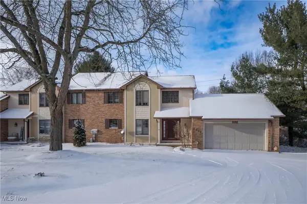 4839 Pond Nw Drive, North Canton, OH 44720