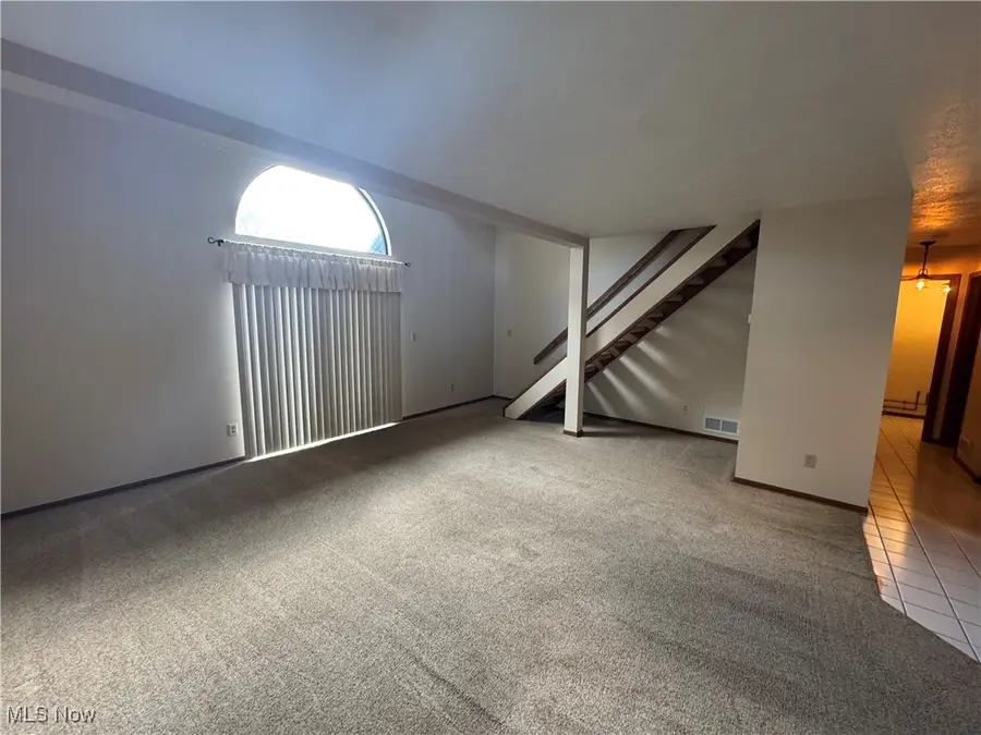 3811 Northwoods Ne Court #4, Warren, OH 44483 - #3