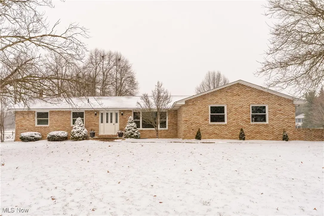 5125 Glenoak Ne Drive, Louisville, OH 44641 - Image #1