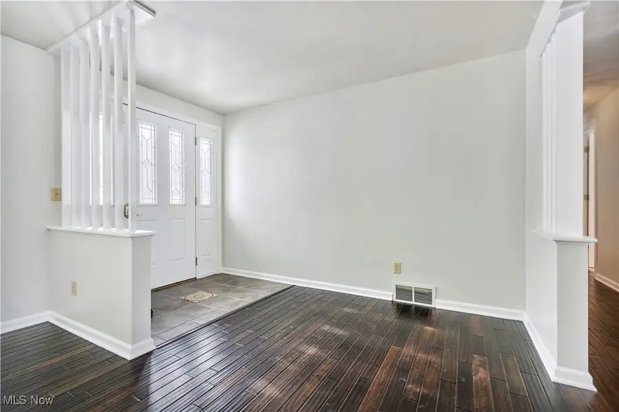 5125 Glenoak Ne Drive, Louisville, OH 44641 - Image #2