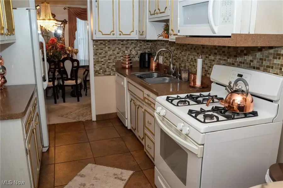 3670 Silsby Road, University Heights, OH 44118 - Image #2