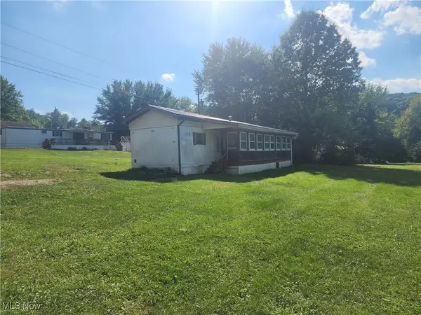 1215 Washington Sw Street, Sherrodsville, OH 44675