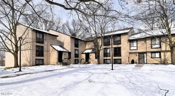 6340 Greenwood Parkway #205, Sagamore Hills, OH 44067