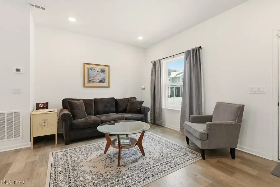 677 Crossings Lane, Akron, OH 44320 - Image #3