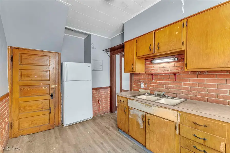 9407 Detroit Avenue #6, Cleveland, OH 44102 - #3