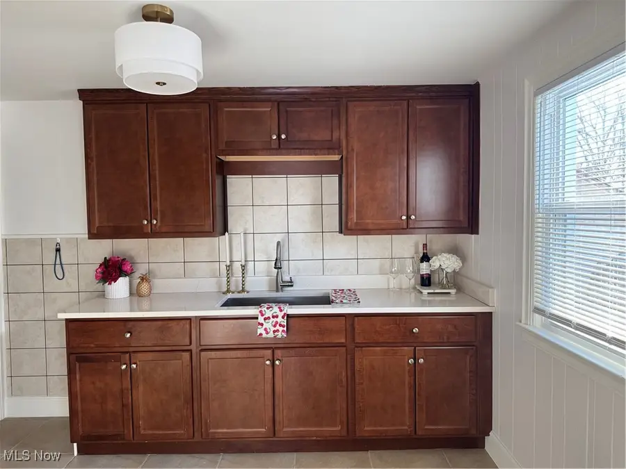 1087 Perkinswood Se Boulevard, Warren, OH 44484 - Image #2