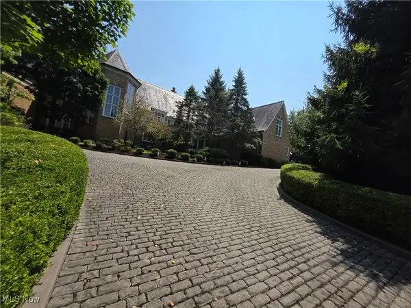 545 Bristol Drive, Aurora, OH 44202