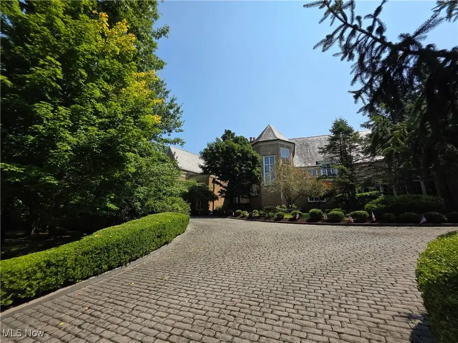 545 Bristol Drive, Aurora, OH 44202 - Image #2