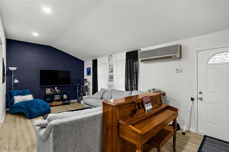 3011 Bainbridge Avenue, Youngstown, OH 44511 - Image #2