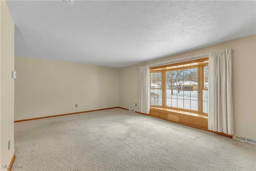 27984 Wisteria Drive, North Olmsted, OH 44070 - Image #2