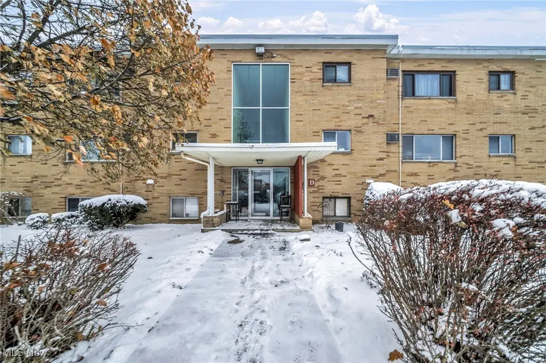 5200 Royalton Road #D-8, North Royalton, OH 44133 - Image #1