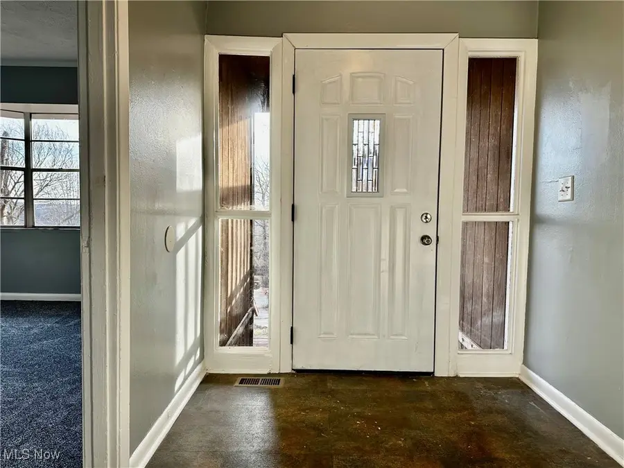 2526 Valley View Drive, Belpre, OH 45714 - #2