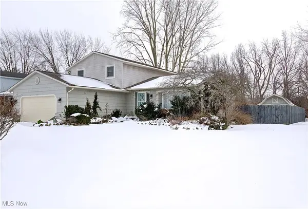 411 Oaknoll Drive, Amherst, OH 44001