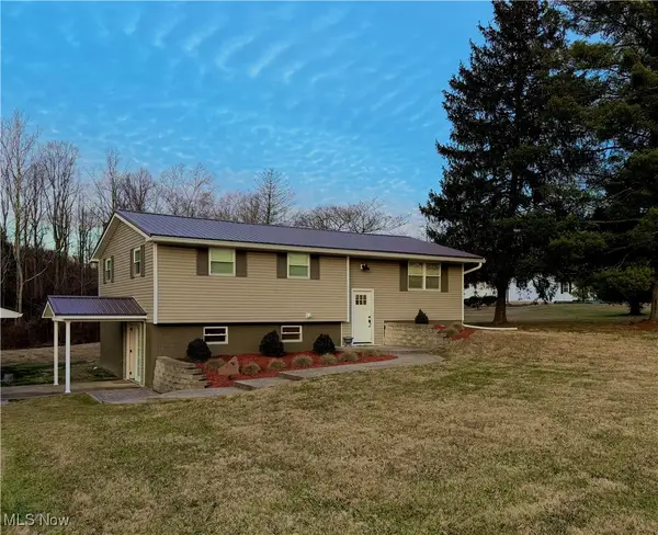 2053 Mcgill Road, Belpre, OH 45714