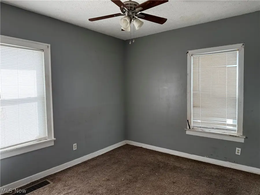 466 N Hazelwood Avenue, Youngstown, OH 44509 - #3