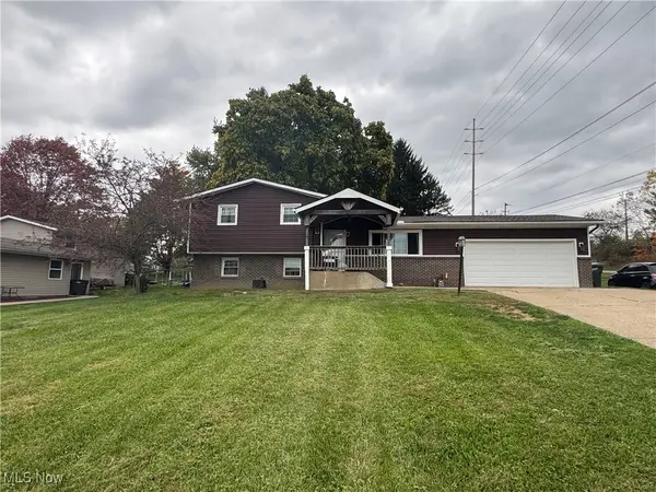 8069 Orchardway Nw Street, North Canton, OH 44720