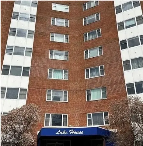 11850 Edgewater Drive #114, Lakewood, OH 44107