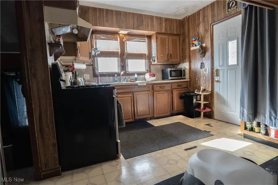 325 Market Ne Street, Navarre, OH 44662 - #3