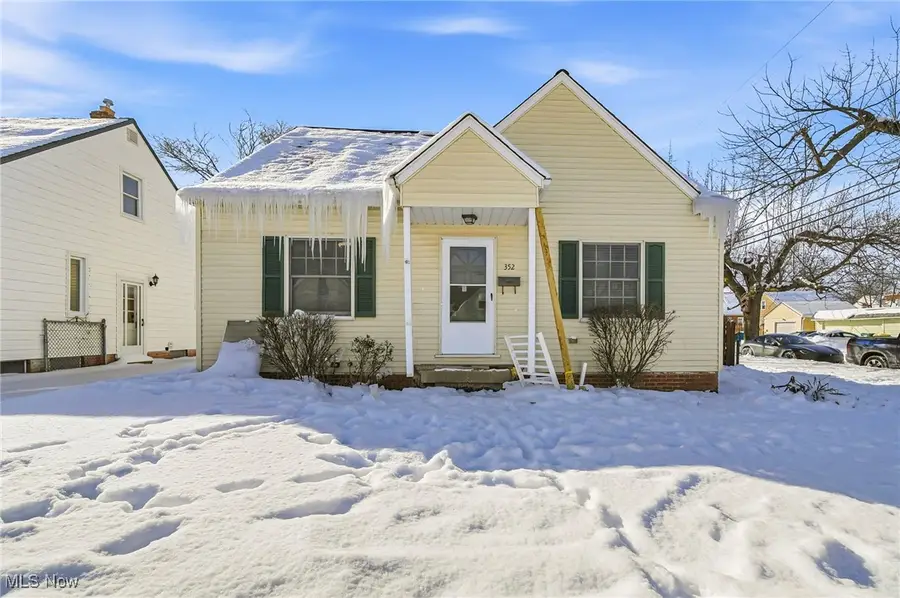 352 E 328th Street, Willowick, OH 44095 - #2