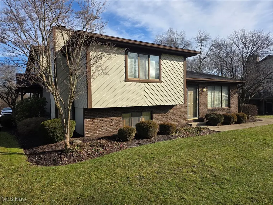 7304 Oakwood Drive #9, Brookfield, OH 44403 - #3