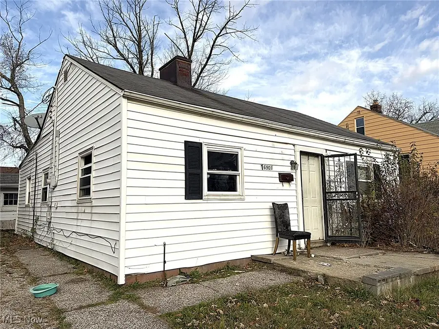 16901 Ridgeton Drive, Cleveland, OH 44128 - Image #2