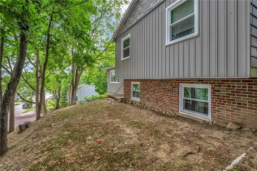 412 Stevenson Avenue, Akron, OH 44312 - #3