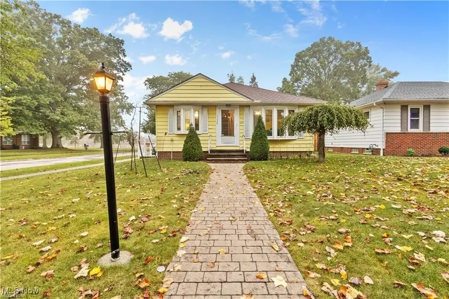 11770 Barrington Boulevard, Parma Heights, OH 44130 - #2