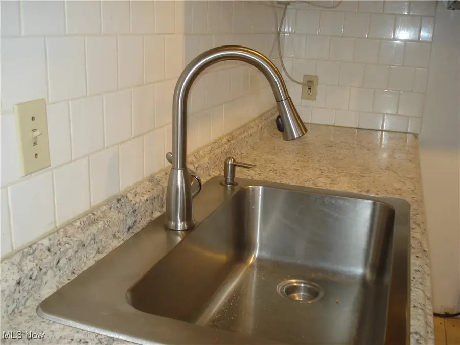 902 E 207th Street, Euclid, OH 44119 - #3