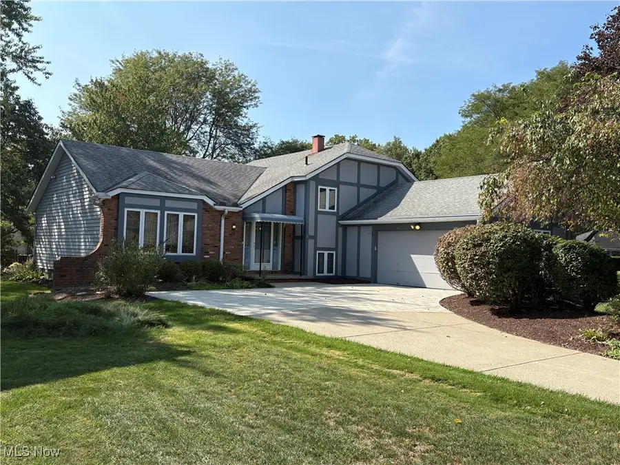 6065 Brook Circle, North Olmsted, OH 44070 - #2