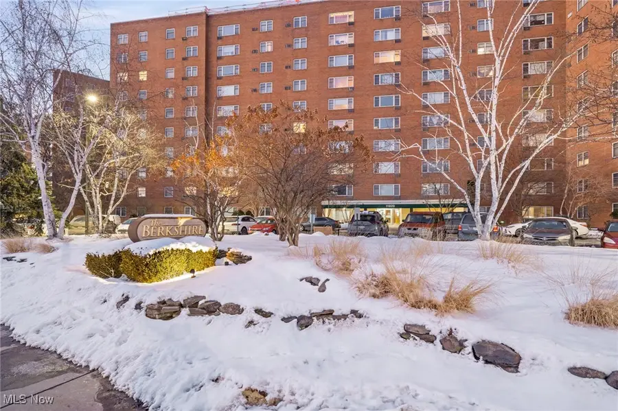 11820 Edgewater Drive #415, Lakewood, OH 44107 - #3