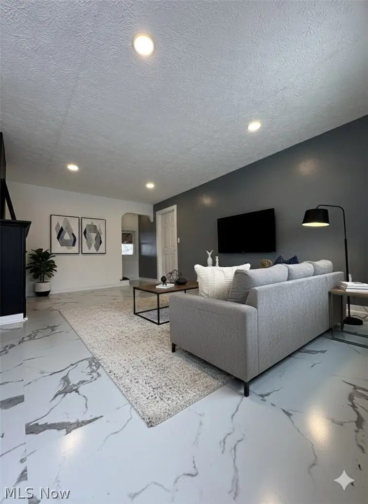 513 Gulf Road, Elyria, OH 44035 - #3