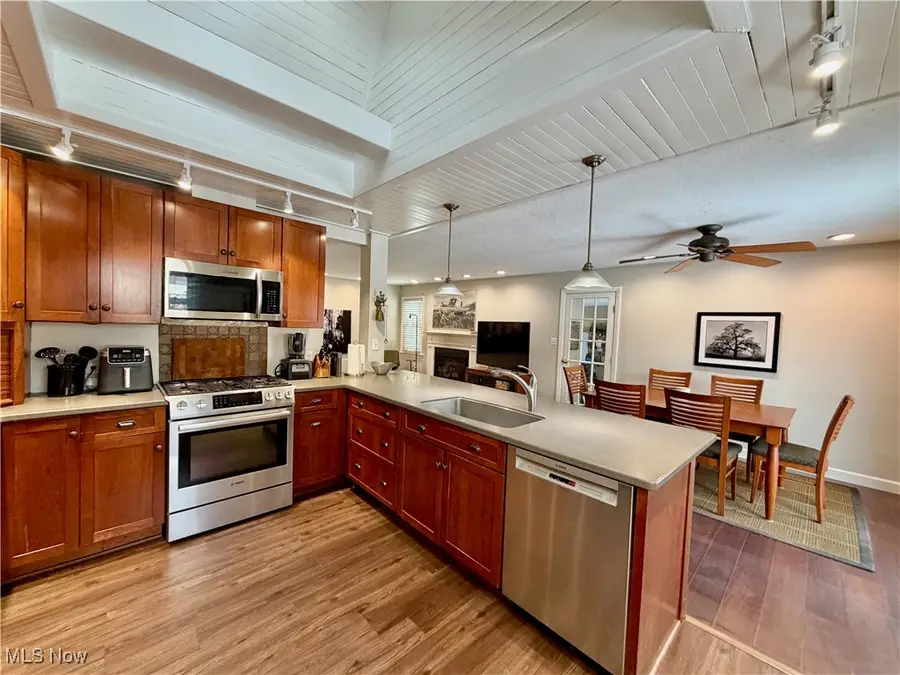 3045 N Oak Hill Road, Silver Lake, OH 44224 - #3