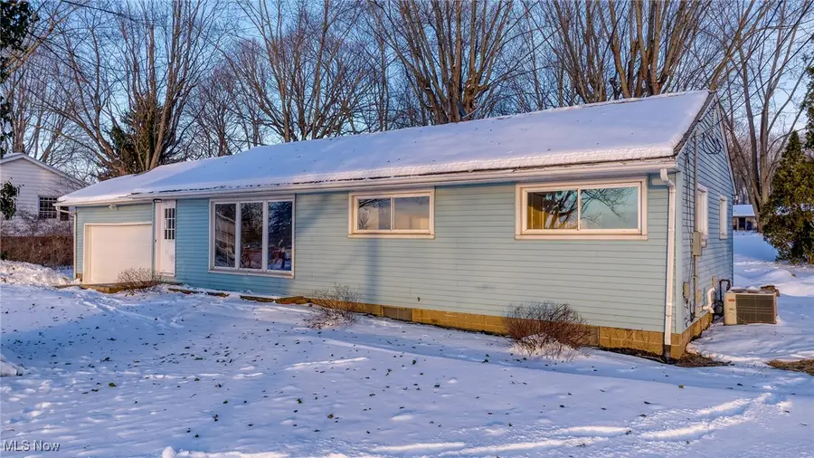 9856 Market N Avenue, Hartville, OH 44632 - #3