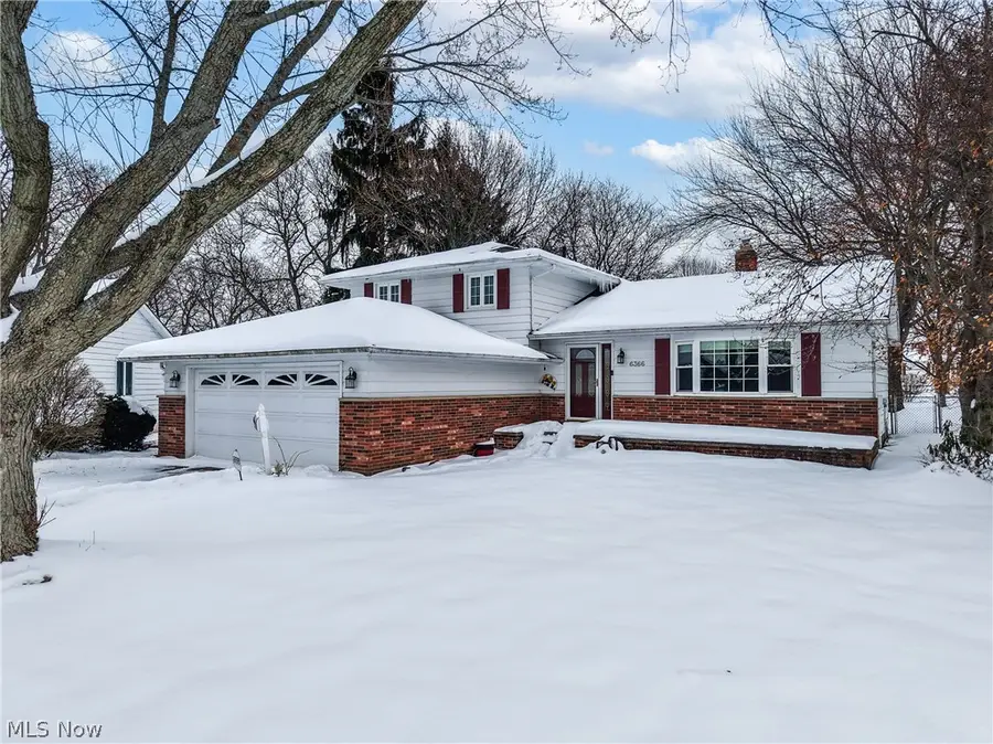 6366 Dunfield Drive, Mayfield Heights, OH 44124 - #2