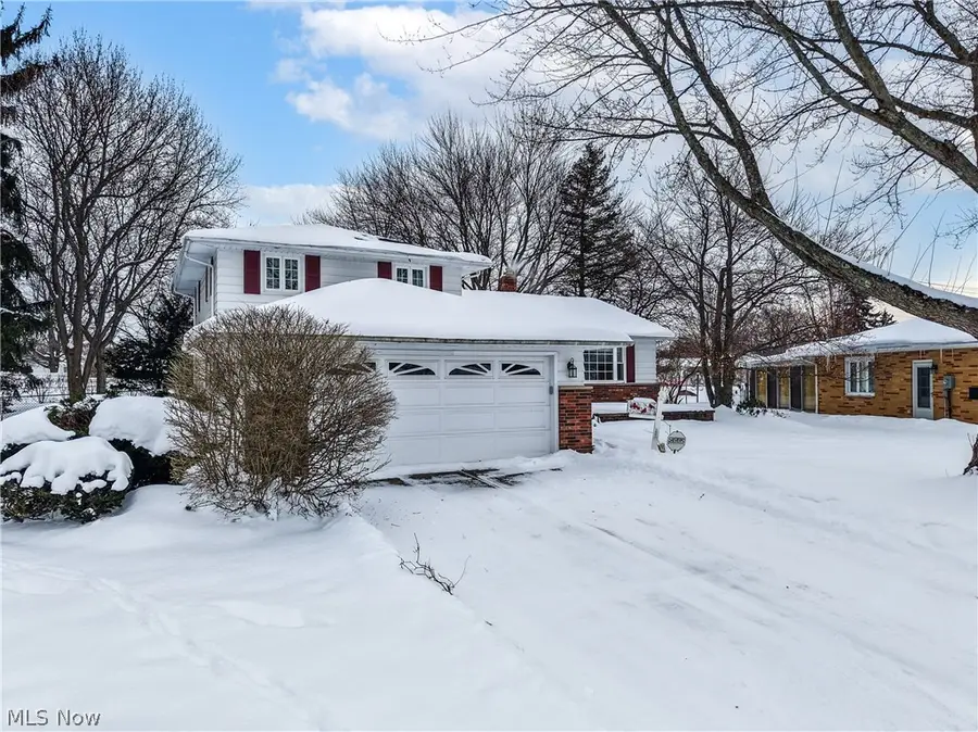 6366 Dunfield Drive, Mayfield Heights, OH 44124 - #3