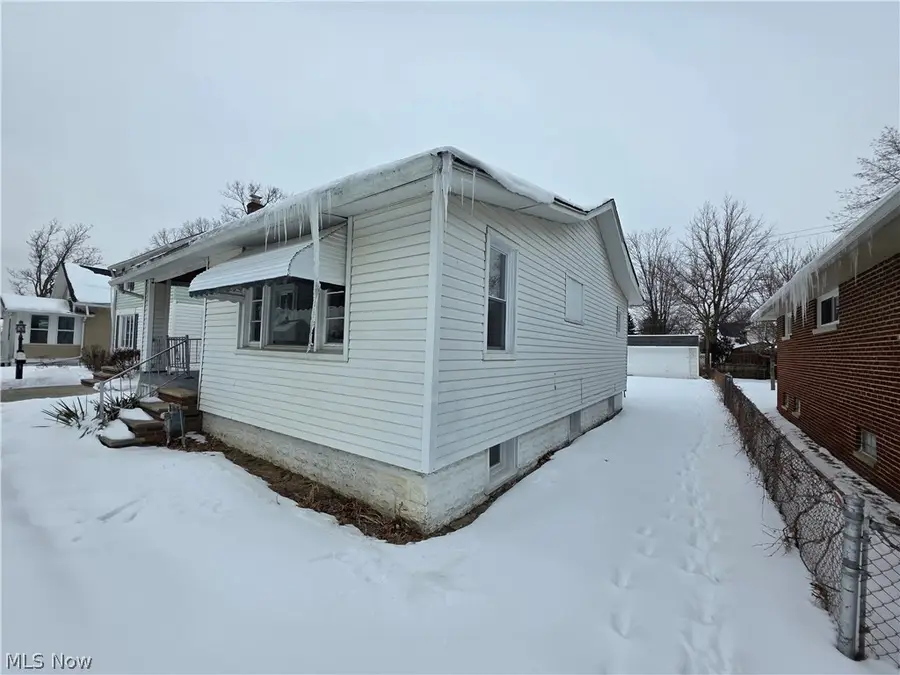 20632 Woodstock Avenue, Fairview Park, OH 44126 - #3