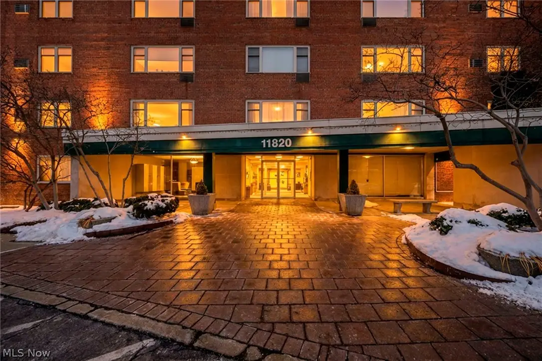 11820 Edgewater Drive #403, Lakewood, OH 44107 - Image #1