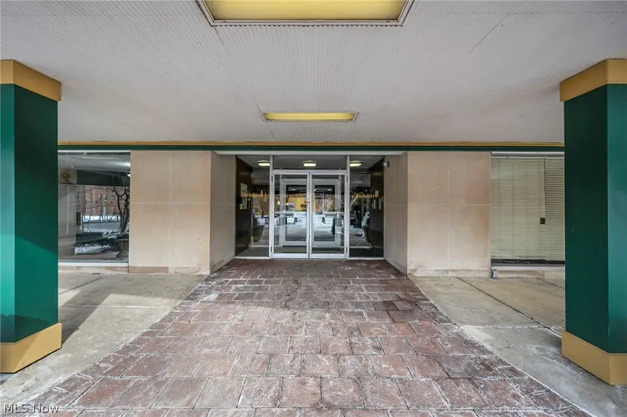 11820 Edgewater Drive #403, Lakewood, OH 44107 - Image #2