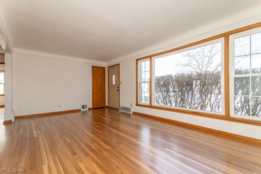 1677 Hawthorne Drive, Cleveland, OH 44124 - #3