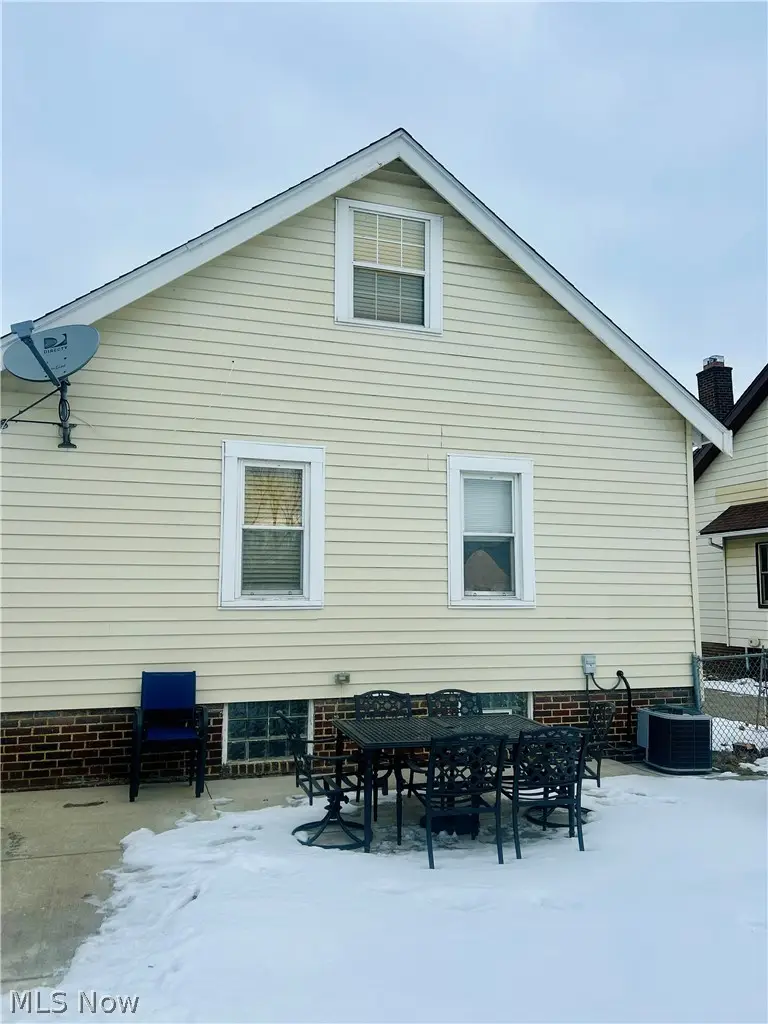 19380 Newton Avenue, Euclid, OH 44119 - #3