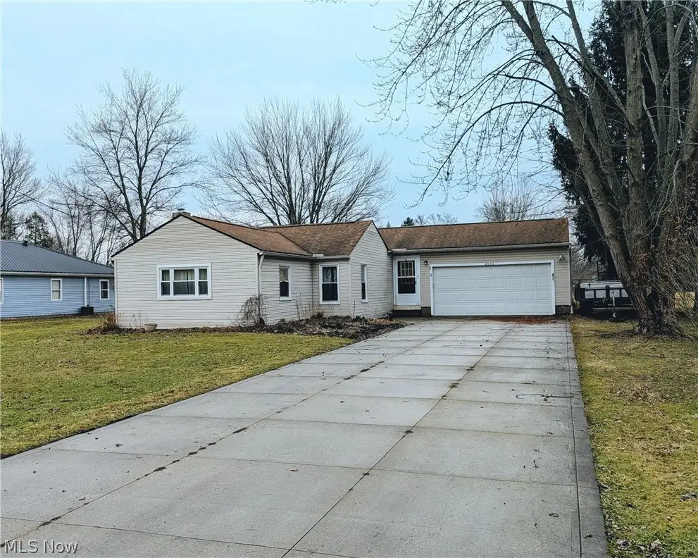 2000 Stake Drive, Green, OH 44232 - #1