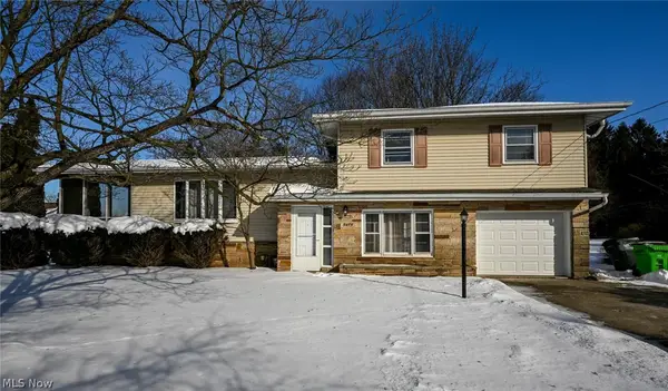 3475 Heckman Nw Street, Uniontown, OH 44685