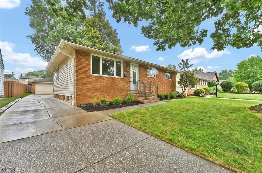 7329 Craigmere Drive, Middleburg Heights, OH 44130 - #2