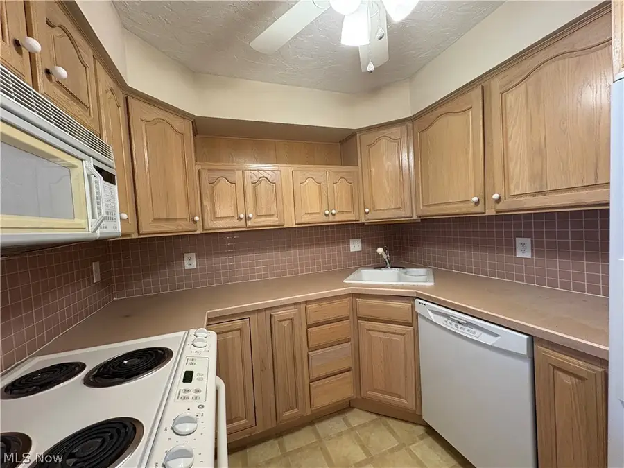 4615 Oakhill Boulevard #106, Lorain, OH 44053 - #3
