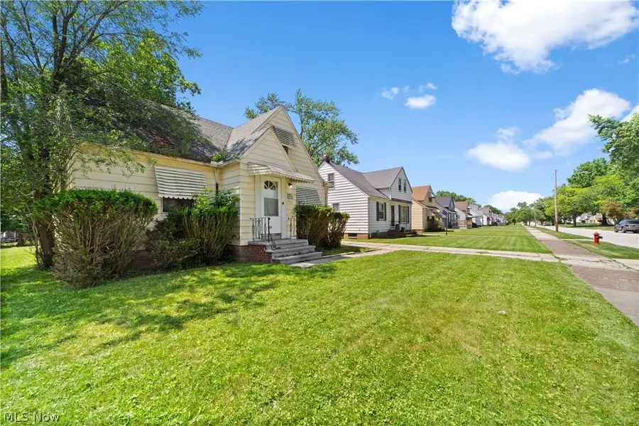 5212 Catherine Street, Maple Heights, OH 44137 - #3