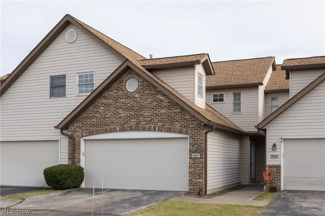 5727 Gateway Lane #1203, Brook Park, OH 44142 - #1
