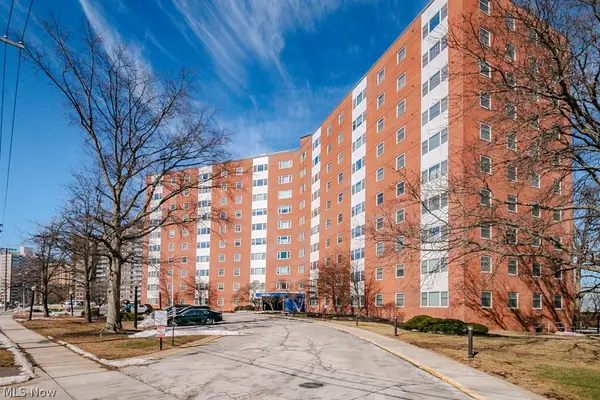 11850 Edgewater Drive #1002, Lakewood, OH 44107