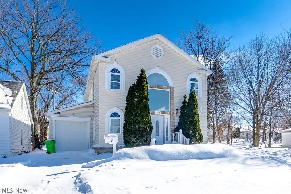 1229 Summit Drive, Mayfield Heights, OH 44124 - #1